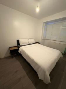 Convenient Northolt Home Near Tube & Parking