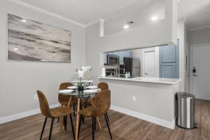 2BR Getaway near Thompson Peak with Pool & Parking