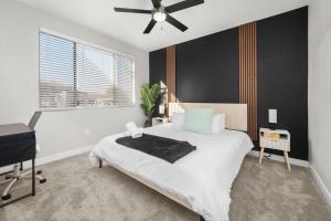 2BR Getaway near Thompson Peak with Pool & Parking