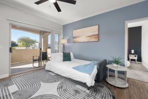 2BR Getaway near Thompson Peak with Pool & Parking