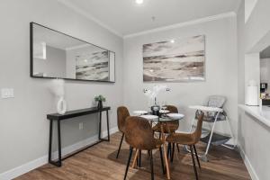 2BR Getaway near Thompson Peak with Pool & Parking