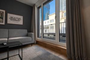 Homely! Skyview, Fair, Airport, Rooftop, City Apartment!