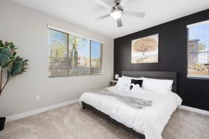 Relaxing North Scottsdale 2BR with Resort Pool Grills & Parking
