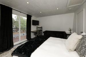 The Leonard Lane Hideout