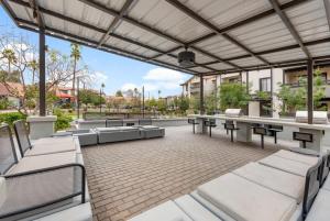 Comfortable ASU-Area 2BR with Pool Outdoor Grills & WiFi