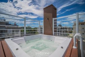 Ap c Jacuzzi em Jurerê Internacional MLB0402