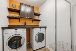 12MINSTOLOUVILLE,GAMERM,PATIOGrill-RusticElephant