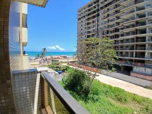 Apto c varanda a passos do mar em Ilheus ERW0301