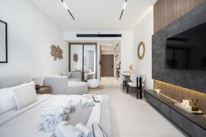 PNB Living - Luxury Studio with Canal Views - Trillionaire Residences, Business Bay