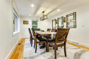3 Mi to Sister Bay Beach: Family Home w Yard