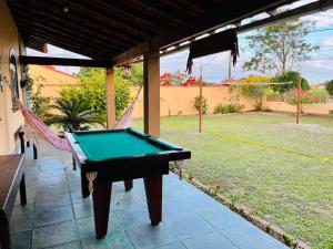 Casa na praia com amplo quintal