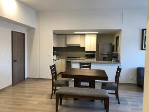 Gran ubicacion, cerca de zonas comerciales y negocios