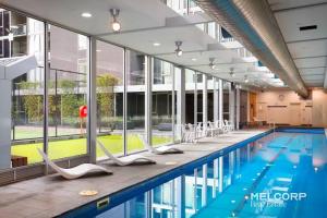 Cozy Melbourne CBD room