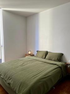 Cozy Melbourne CBD room