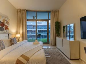 Spacious Golf & Pool View Home with Huge Balcony