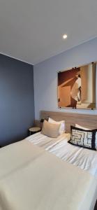 Private Room - Corner Building