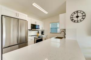 4 Mi to Beach! Sleek Getaway in Port Charlotte