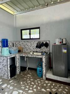 Robertos Roadside Inn