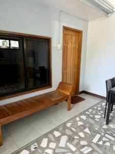 Robertos Roadside Inn