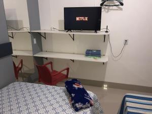 Casa com dois quartos c garagem para dois carros