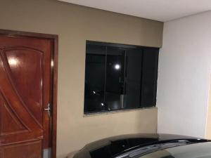 Casa com dois quartos c garagem para dois carros