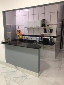 Casa com dois quartos c garagem para dois carros