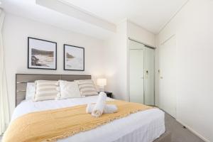 Luxury 2BR City Apartment with Pool, Gym and Parking