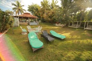 Your happiness on the beach hotel de franchecis hostal