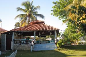 Your happiness on the beach hotel de franchecis hostal