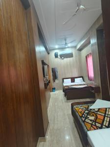 Hotel RK Dham Family Hotel, Free Parking & Peaceful Stay Vrindavan