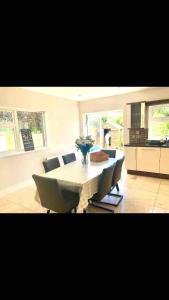 Shangri-La Large Family Townhouse free carpark