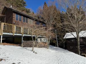 Cabin A MtFuji view, BBQ, lake Saiko 3mins, hammock, wood deck