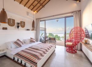 Stylish villa overlooking the sea and volcano