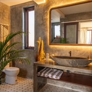 Stylish villa overlooking the sea and volcano