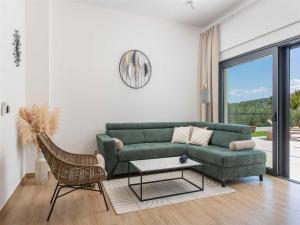 Relaxed Family Villa in Naklice