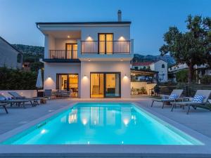 Relaxed Family Villa in Naklice