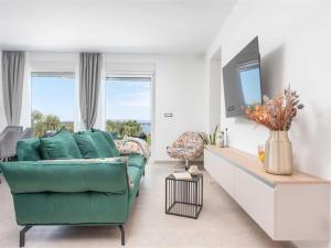 Charming Seaside Villa Getaway