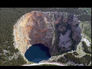 Relaxed Getaway for 10 with a Pool