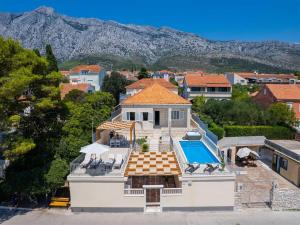 Beachvilla in Orebi with Jacuzzi