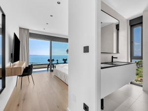 Makarska Family Retreat with Seaview