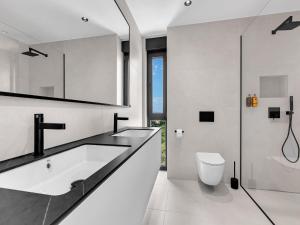 Makarska Family Retreat with Seaview