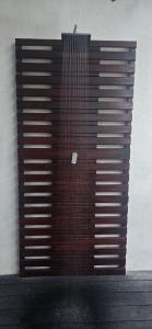 Casa azul con Generador electrico , Piscina y jacuzzi