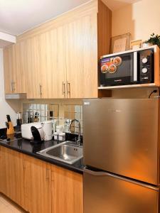 Relaxing 1BR Condo near MOA & NAIA with WiFi, PS4, Karaoke