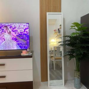 Amani by Hernz l With Balcony l Pool View l Rentals l Staycations l Airport