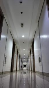 Staycation near NAIA, MOA with PS4, Netflix & Karaoke