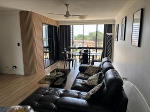 2 bedroom unit in the heart of Surfers Paradise