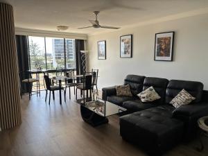 2 bedroom unit in the heart of Surfers Paradise