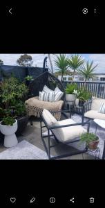 Penthouse, seaview, free pk, 2 bdbath, 5 min walk