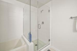 Heart of Santa Monica Chic Condo