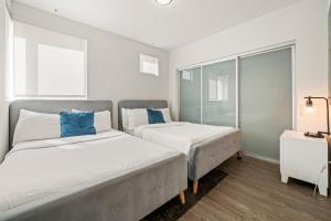 Heart of Santa Monica Chic Condo